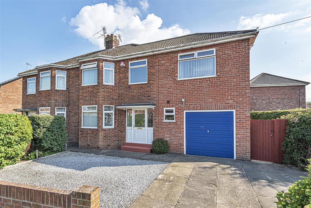 Hillcrest Drive, Beverley, East Yorkshire, HU17 7JG 4 bed semidetached