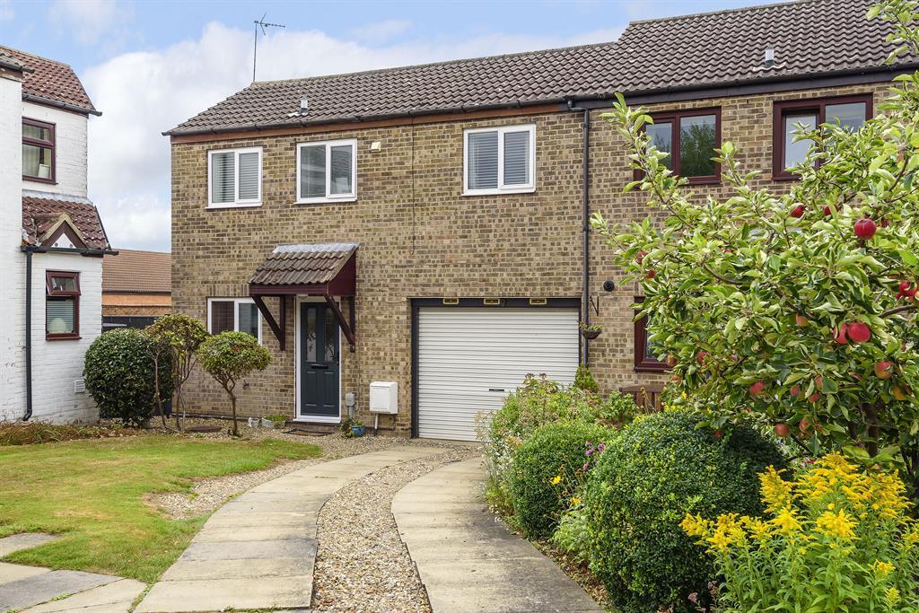 Canterbury Close, Beverley, East Yorkshire, HU17 8PS 3 bed semi