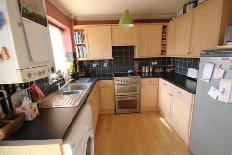 37 Penn Road, Datchet, Slough, SL3 9HS