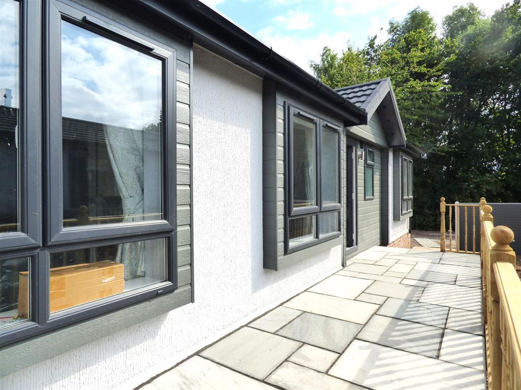 Sandholme Park, Leven, East Yorkshire, HU17 5LW 2 bed detached house