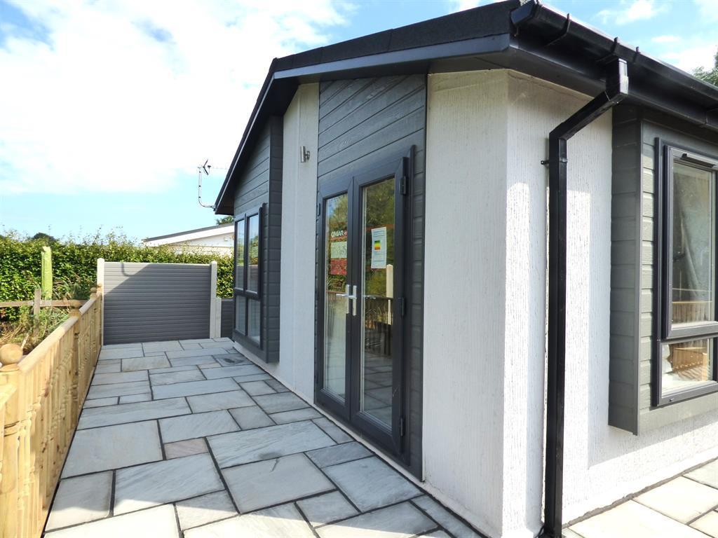 Sandholme Park, Leven, East Yorkshire... 2 bed detached house £185,000