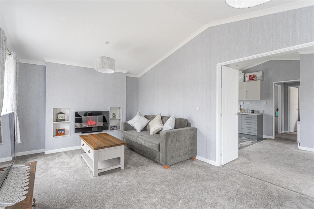 Sandholme Park, Leven, East Yorkshire... 2 bed detached house £185,000