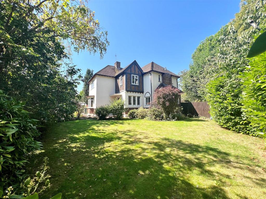 Thornton Road, Higher Bebington... 4 bed detached house £500,000