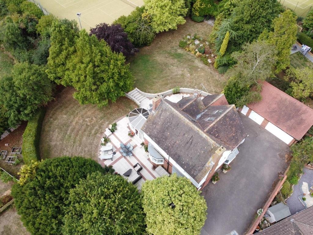 Station Road, Earls Barton, Northamptonshire, NN6 4 bed detached house