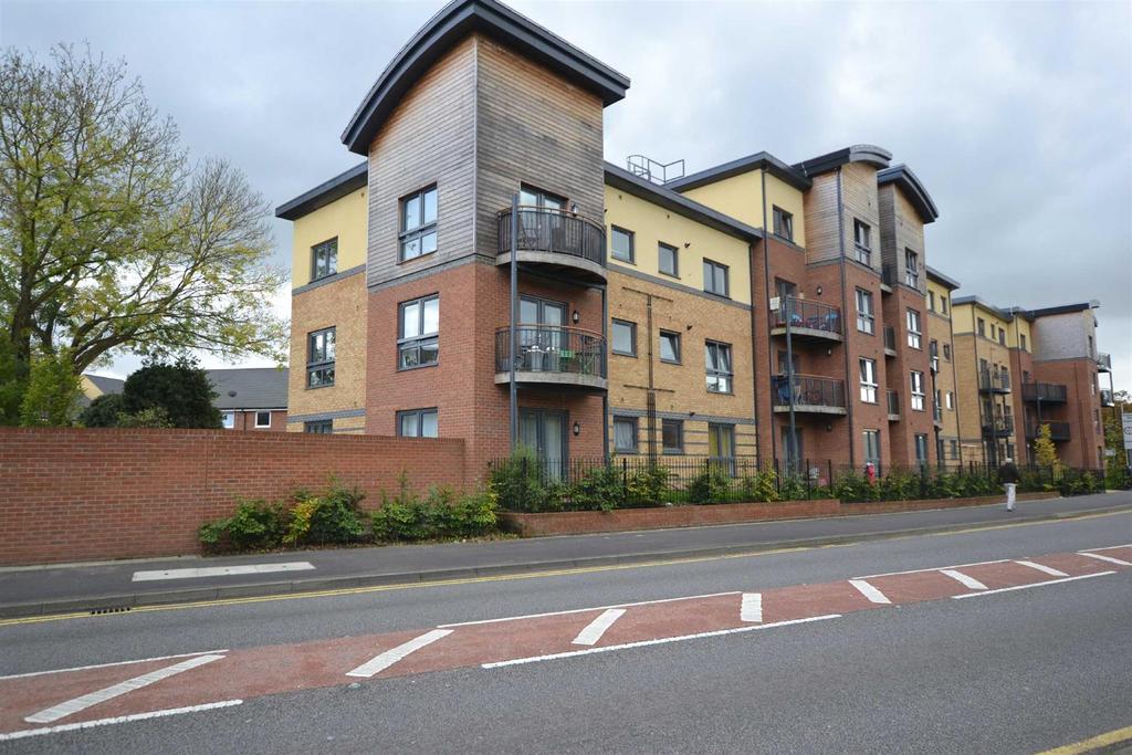 Wise Court, Raven Close, Watford 1 bed apartment £1,150 pcm (£265 pw)