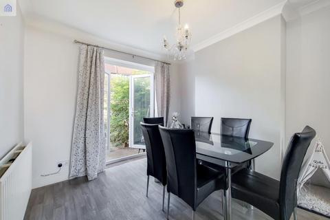 5 Sandycroft, London, SE2 0XY