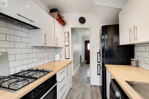 5 Sandycroft, London, SE2 0XY