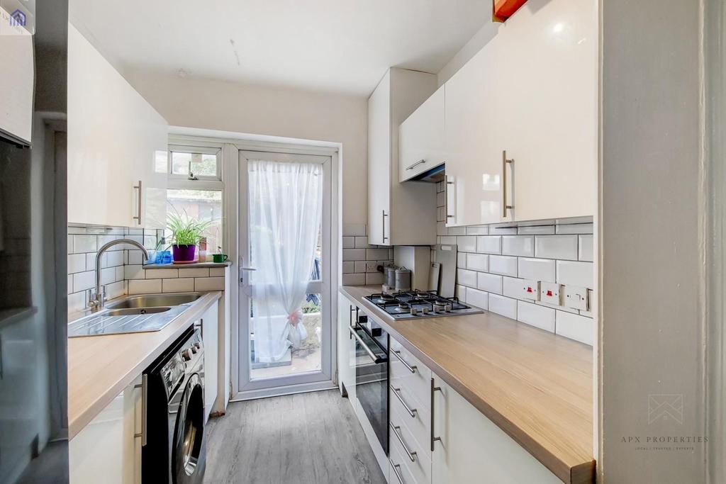 5 Kitchen-1.jpg