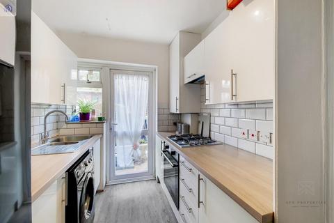 5 Sandycroft, London, SE2 0XY