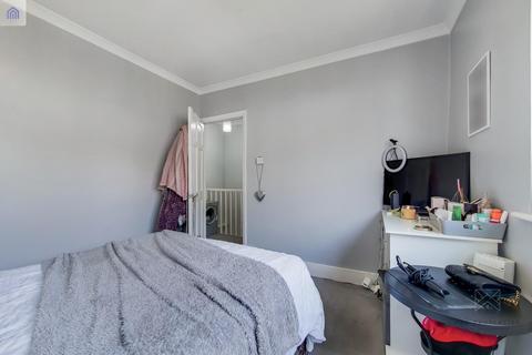 5 Sandycroft, London, SE2 0XY