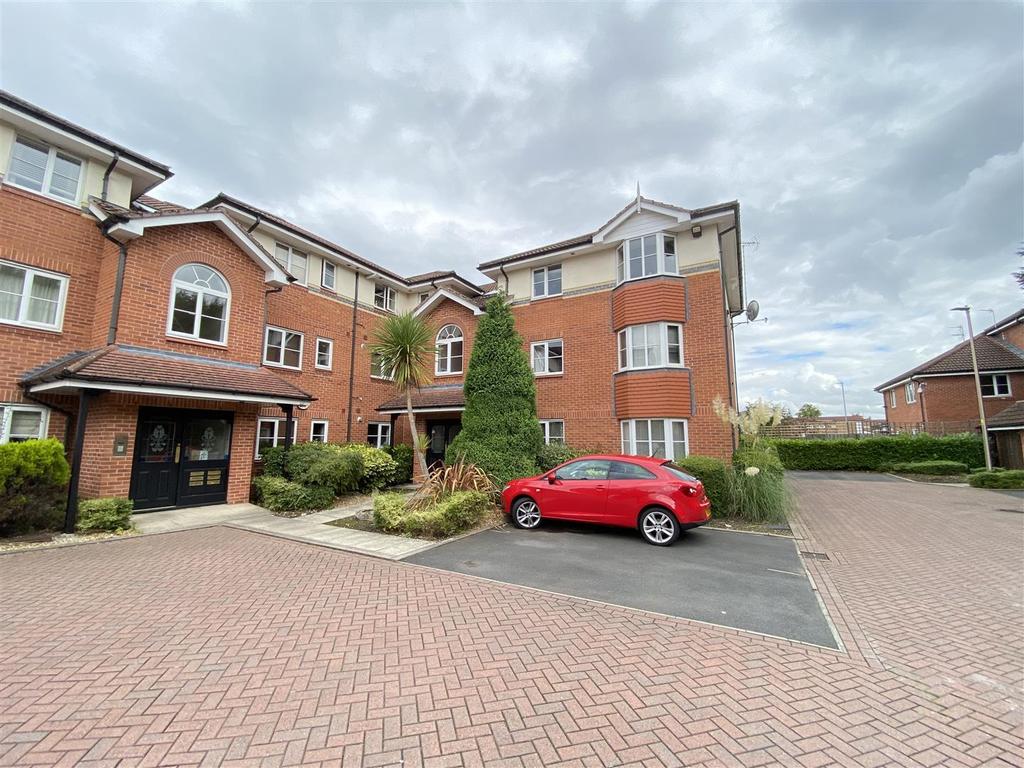Chamberlain Drive, Wilmslow 2 bed flat for sale £189,950