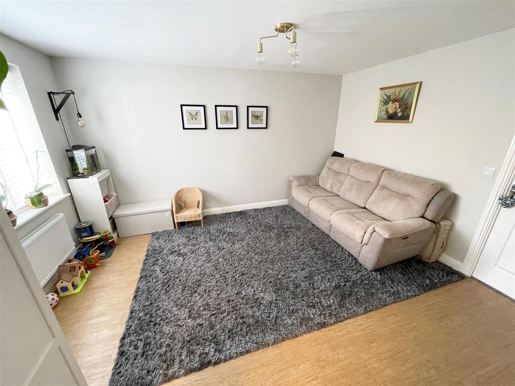 Deopham Green, Kingsway, Quedgeley, Gloucester 3 bed semidetached