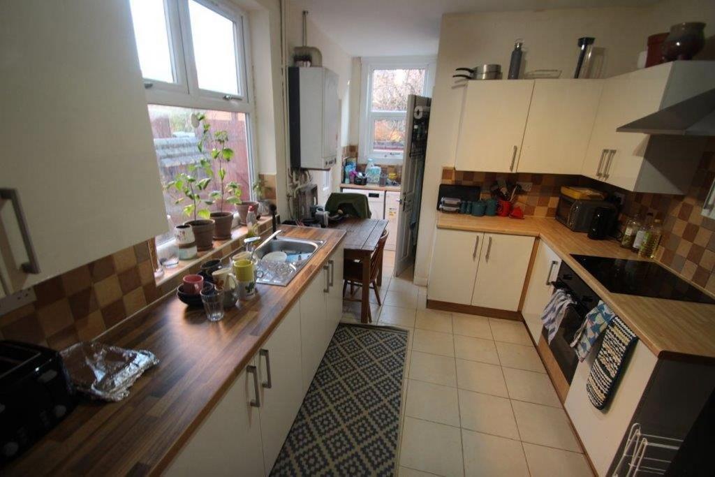 Wilberforce Road, Leicester 5 bed terraced house £325 pcm (£75 pw)