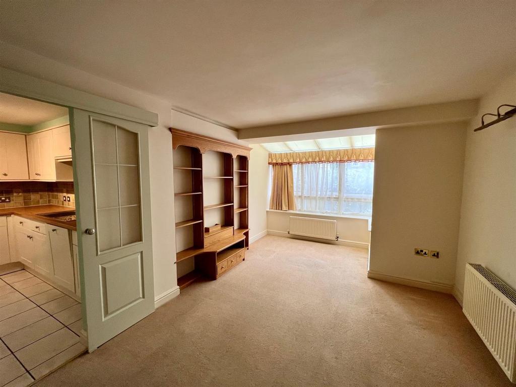 Leigh Sinton Road, Malvern 2 bed apartment £850 pcm (£196 pw)