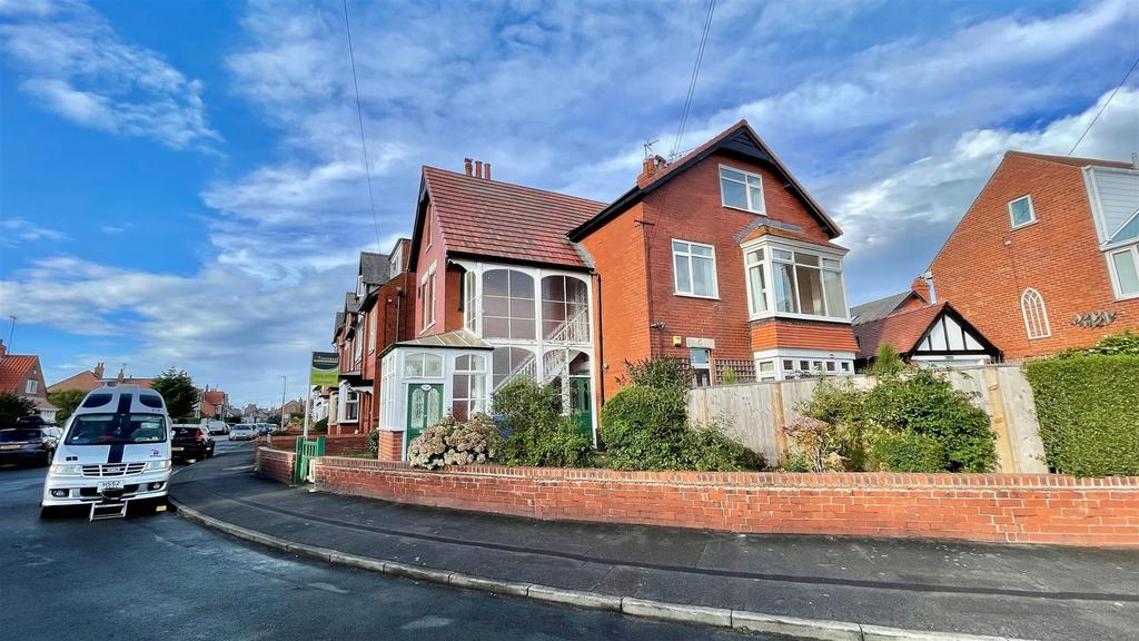 Trafalgar Crescent, Bridlington 3 bed £120,000