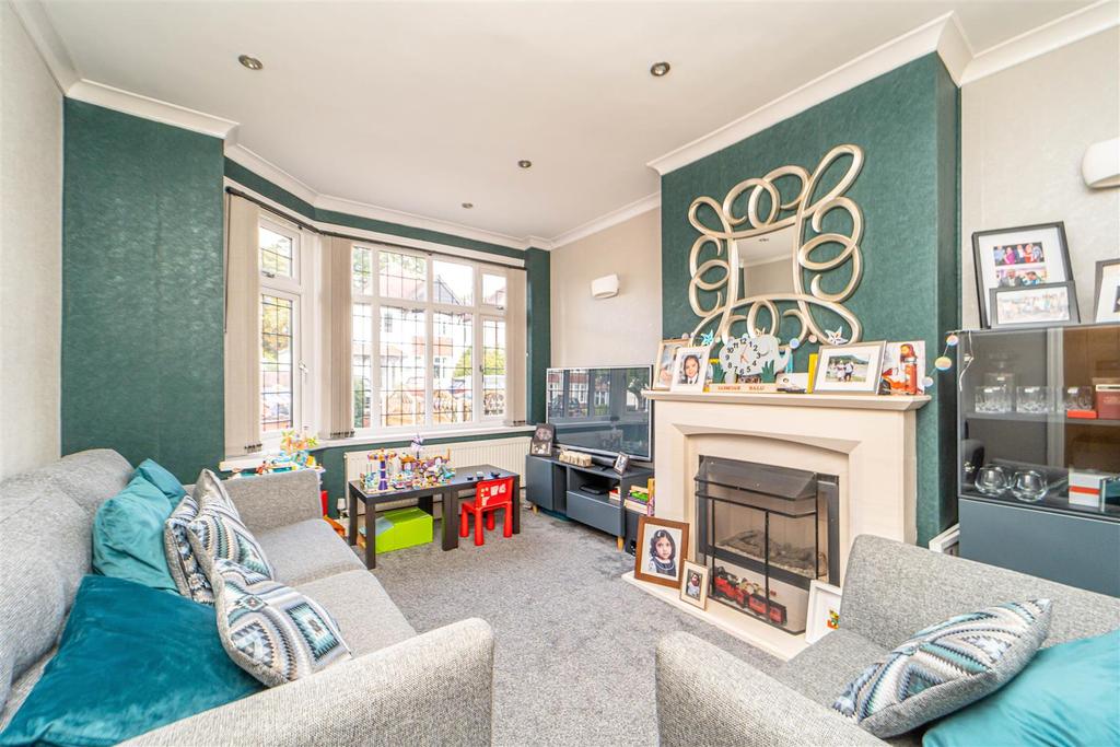 53 Wychbury Road, Finchfield 3 bed semidetached house £317,950