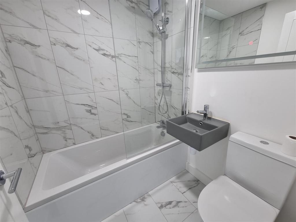 67 Sydney Road Bathroom Main.jpg