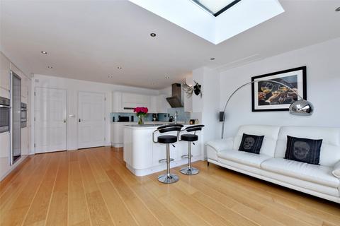 4 bedroom terraced house to rent, Canterbury Mews, Windsor, Berkshire, SL4