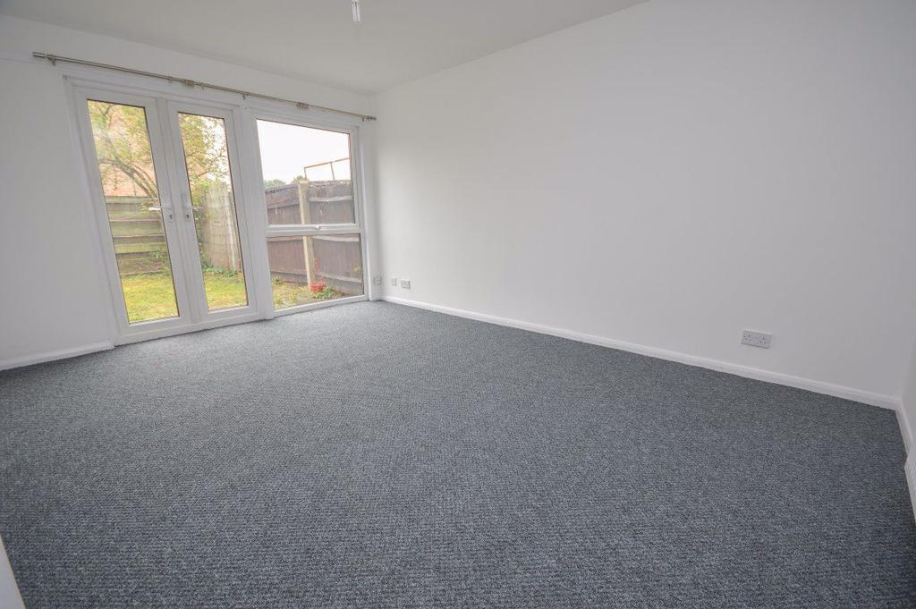 Northolt Avenue, Stortford 3 bed house £1,350 pcm (£312 pw)