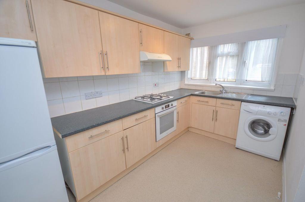 Northolt Avenue, Stortford 3 bed house £1,350 pcm (£312 pw)