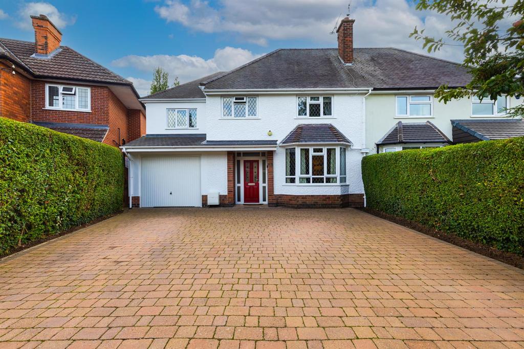 Woodfield Road, Oadby, Leicester 5 bed semidetached house for sale £