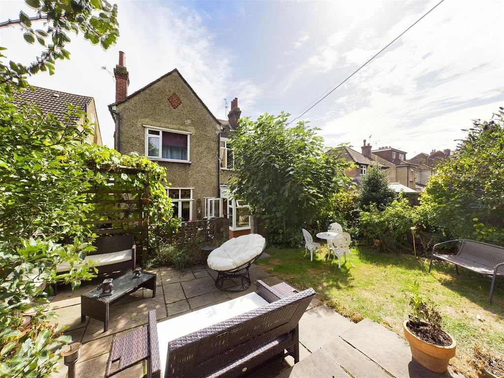 Frindsbury Hill, Frindsbury 4 bed detached house £590,000