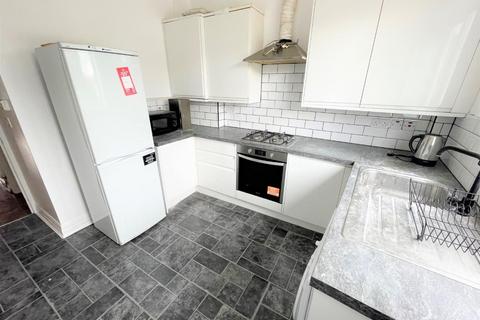 2 bedroom flat to rent, The Broadway, Mill Hill, NW7