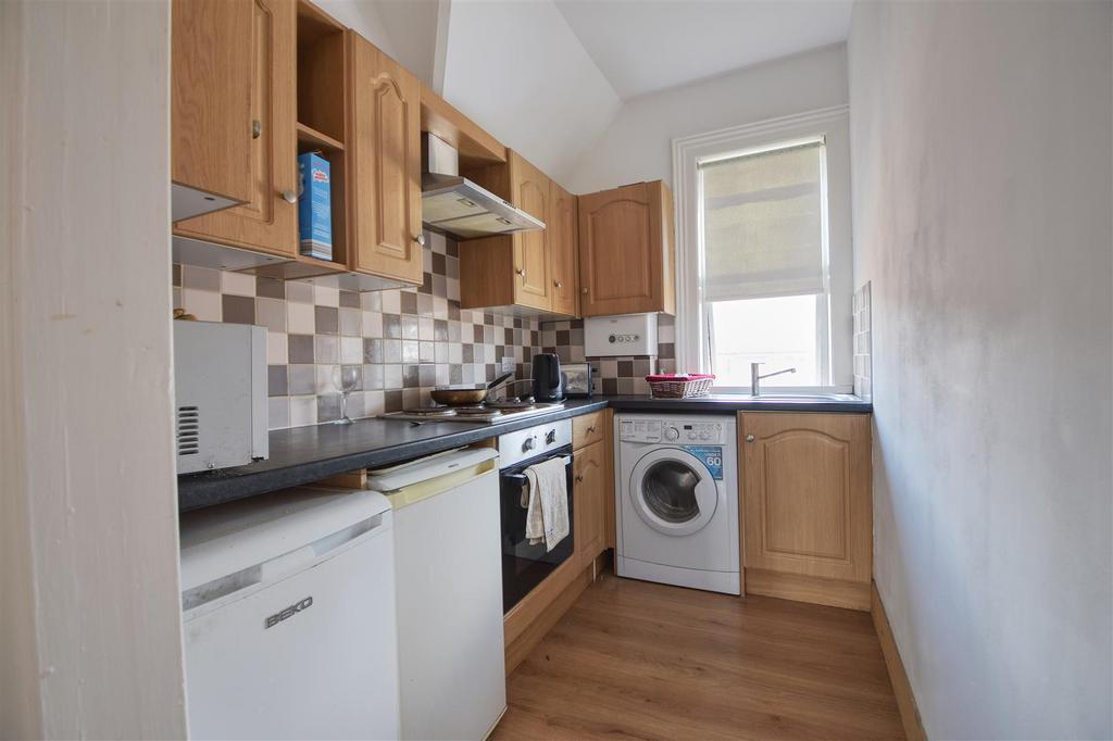 Cranfield Road, BexhillOnSea 2 bed flat for sale £171,000