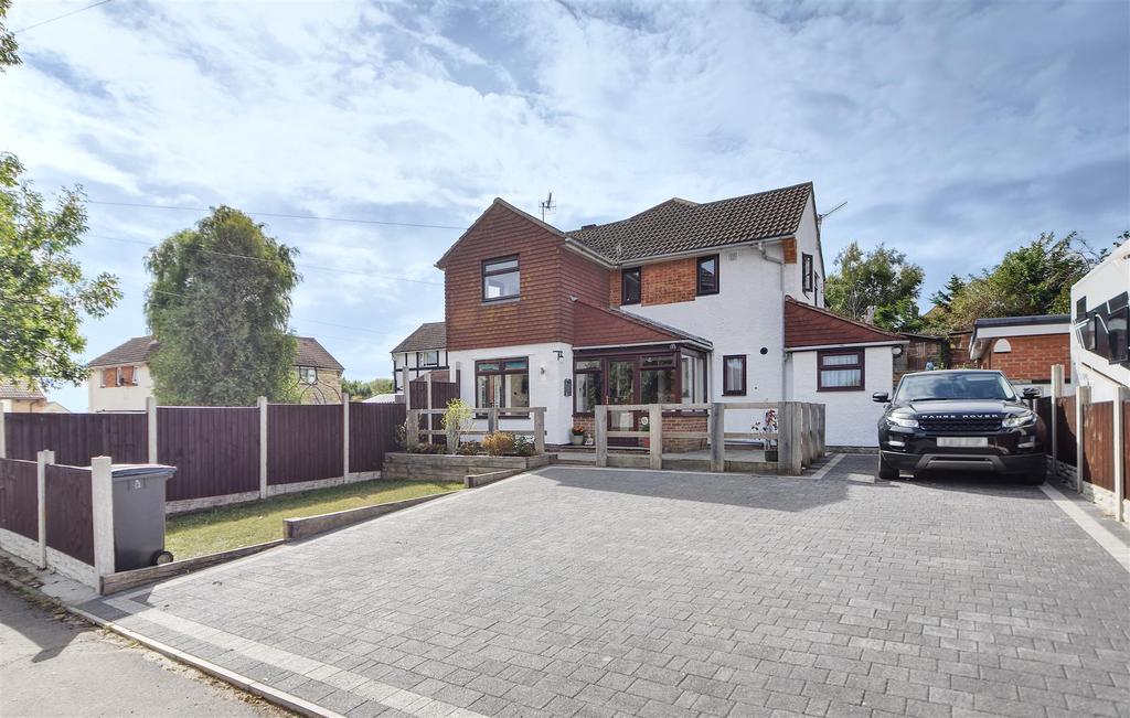 Edinburgh Road, St. LeonardsOnSea 3 bed semidetached house £385,000