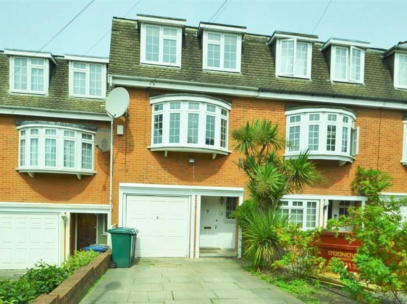 Austell Gardens, Mill Hill, NW7 3 bed townhouse for sale £775,000
