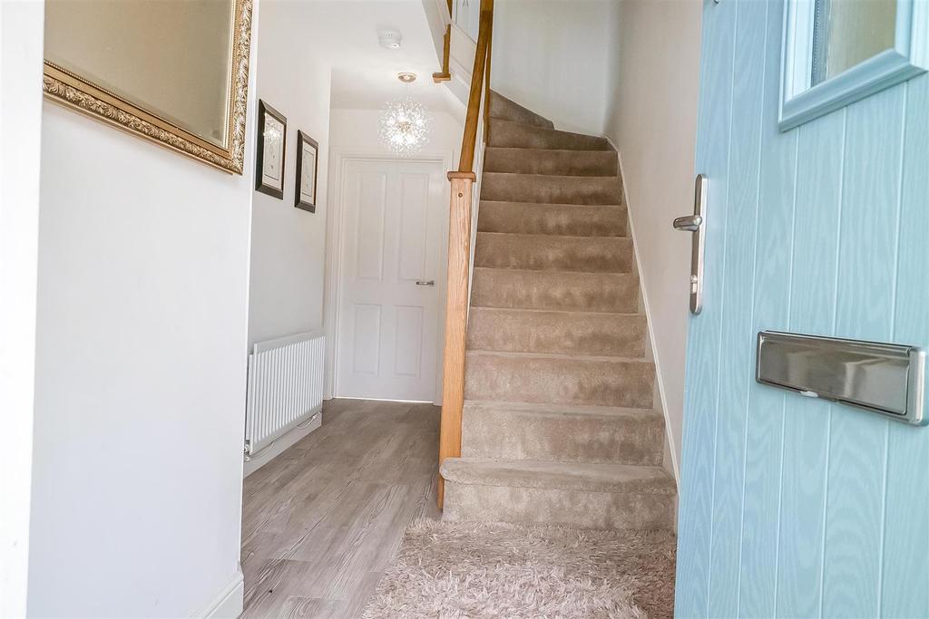 Goosepool Way, Middleton St. 3 bed semidetached house £