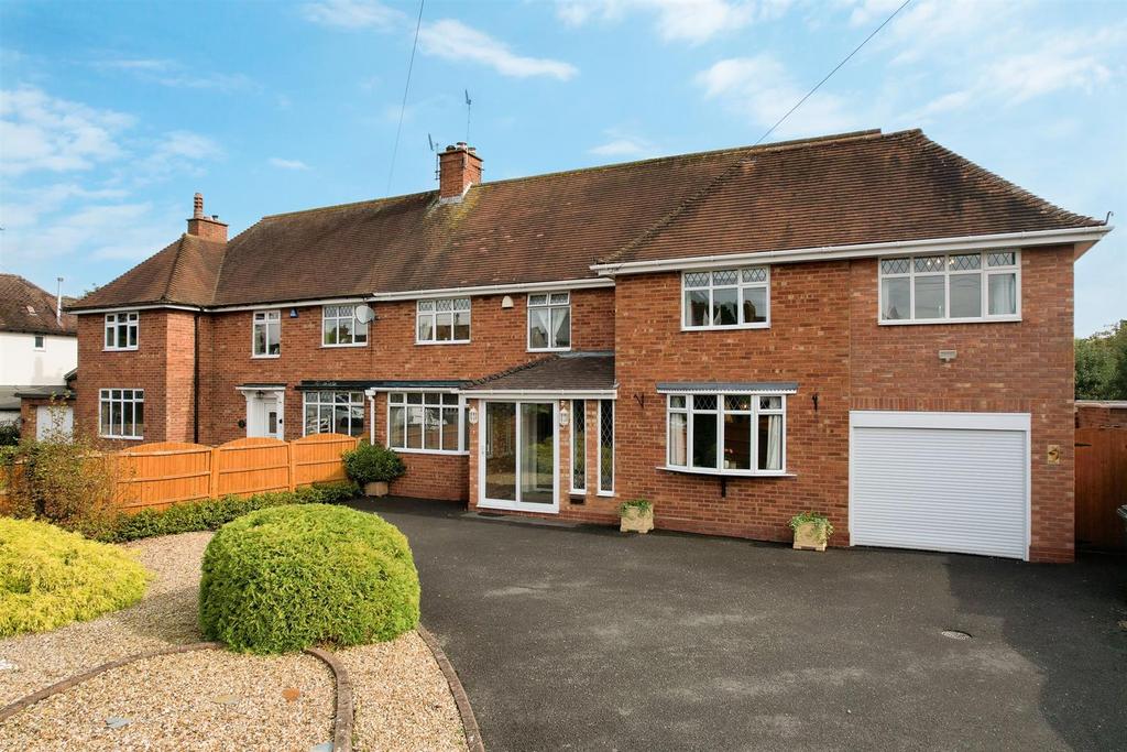 Banbury Road, StratforduponAvon 4 bed semidetached house £700,000