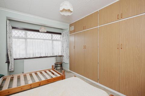 76 Elmstead Gardens, Worcester Park, KT4 7BE