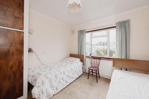 76 Elmstead Gardens, Worcester Park, KT4 7BE