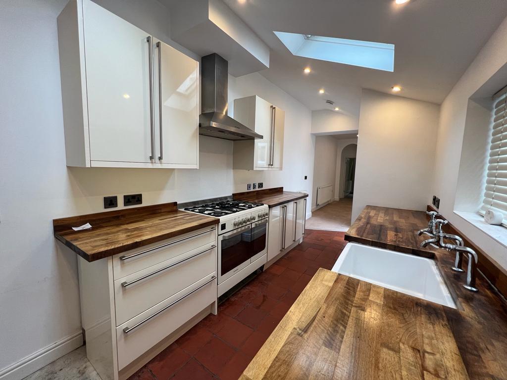 Collis Street, Stourbridge, DY8 4EA 2 bed end of terrace house £199,950