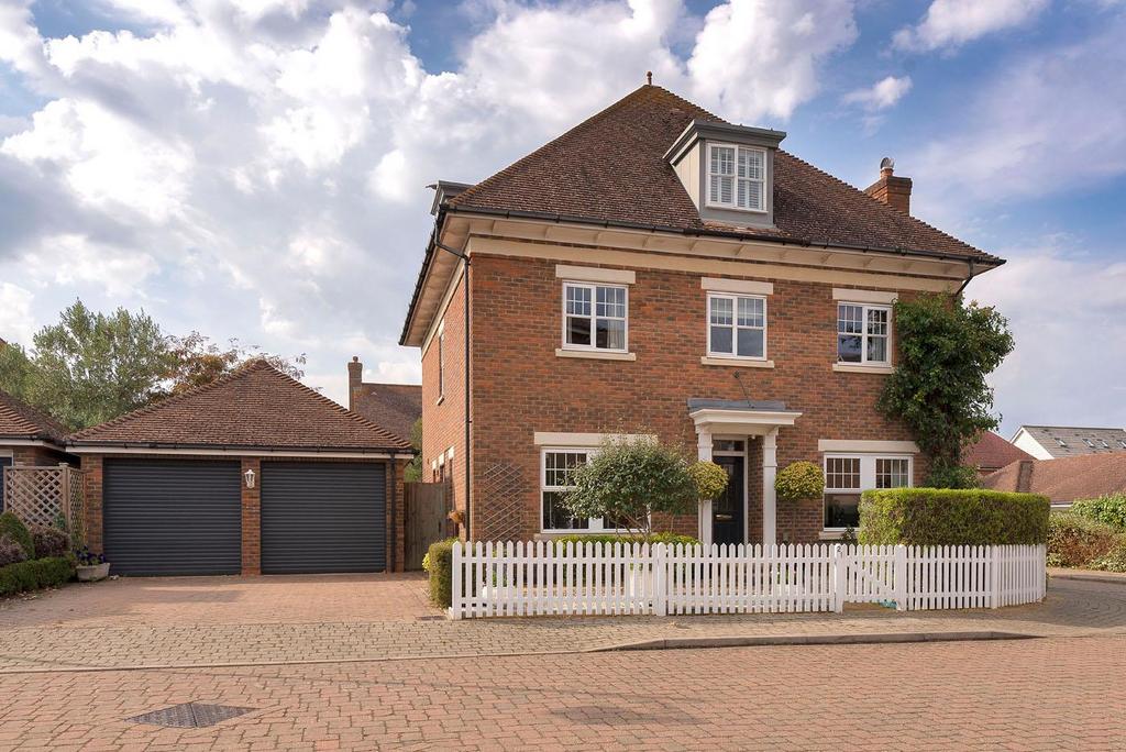 Woodford Grove, Kings Hill 5 bed detached house £899,950
