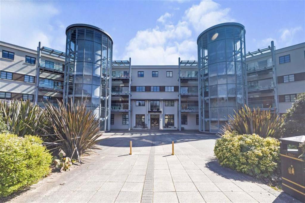 Courtlands, Hayes Point, Sully 1 bed flat for sale £149,450