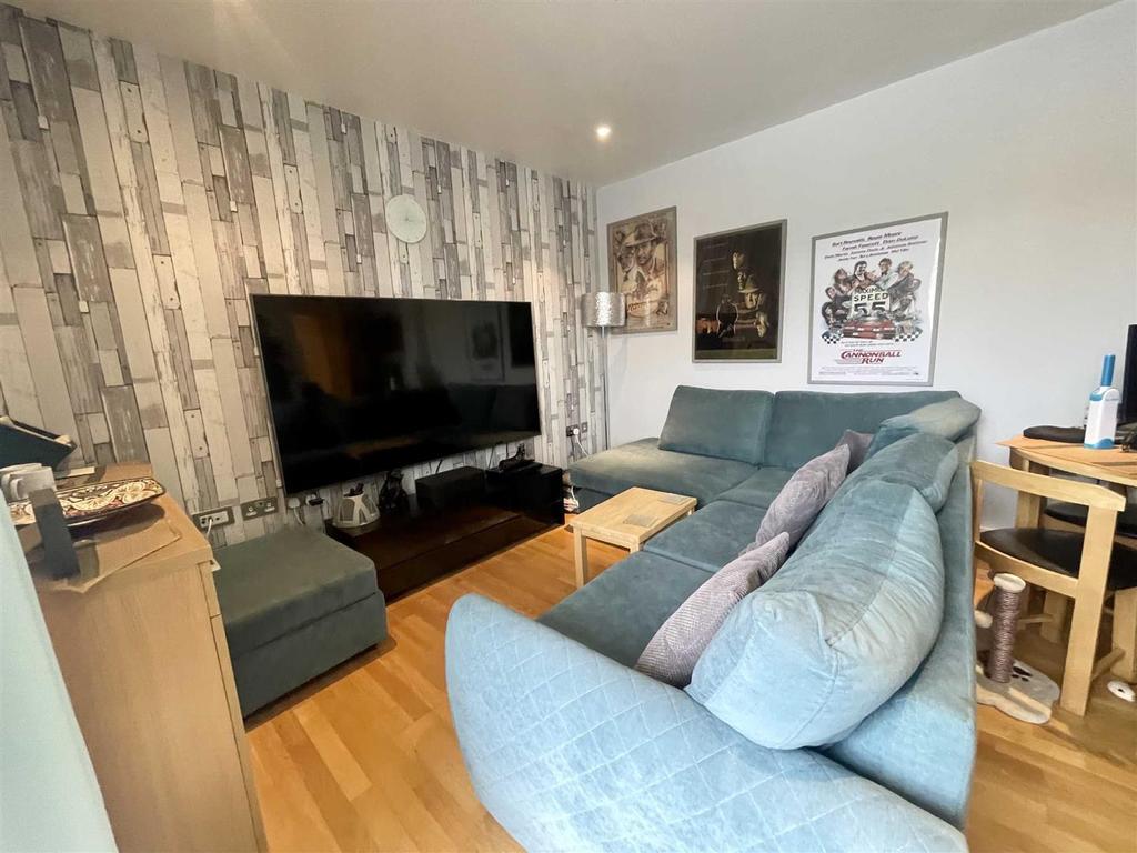 Courtlands, Hayes Point, Sully 1 bed flat £149,950