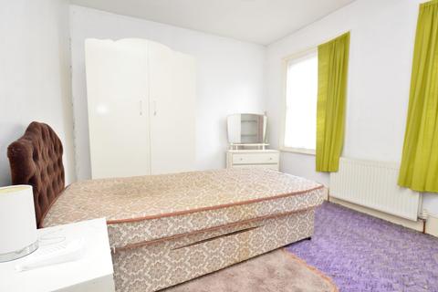 129 Croydon Road, London, E13 8EP
