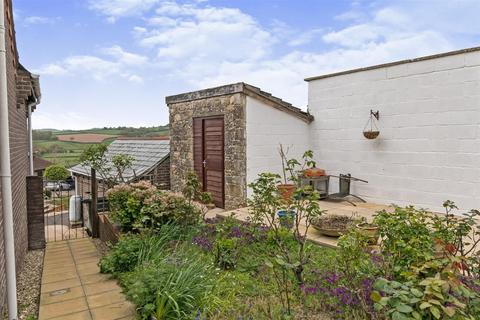 8 Latchmount Gardens, Axminster, EX13 5JT