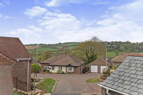 8 Latchmount Gardens, Axminster, EX13 5JT