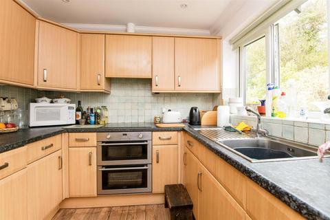 8 Latchmount Gardens, Axminster, EX13 5JT