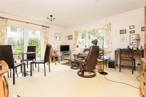 8 Latchmount Gardens, Axminster, EX13 5JT