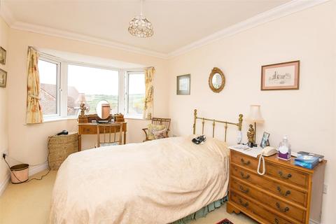 8 Latchmount Gardens, Axminster, EX13 5JT