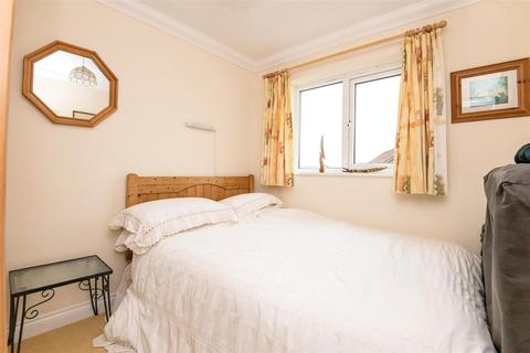 8 Latchmount Gardens, Axminster, EX13 5JT