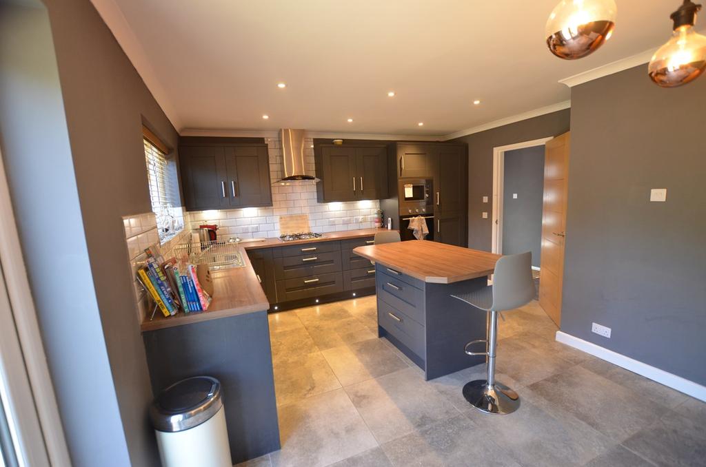 Valence Road, Orton Waterville... 2 bed bungalow £1,095 pcm (£253 pw)