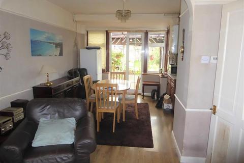 10 Baber Drive, Feltham, TW14 0EX