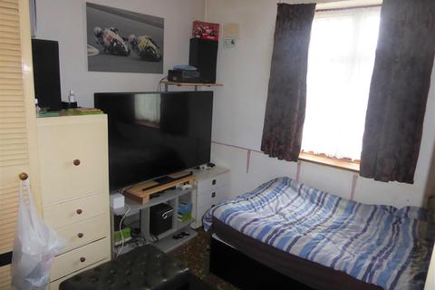 10 Baber Drive, Feltham, TW14 0EX