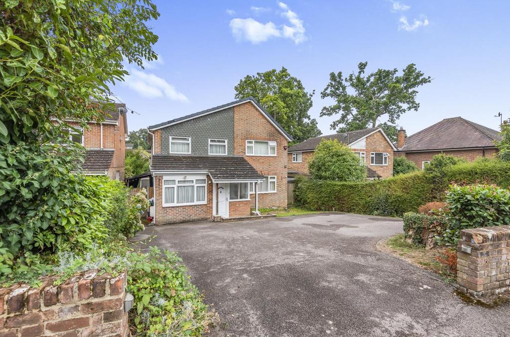 Kingsway, Hiltingbury, Chandlers Ford 4 bed detached house for sale £