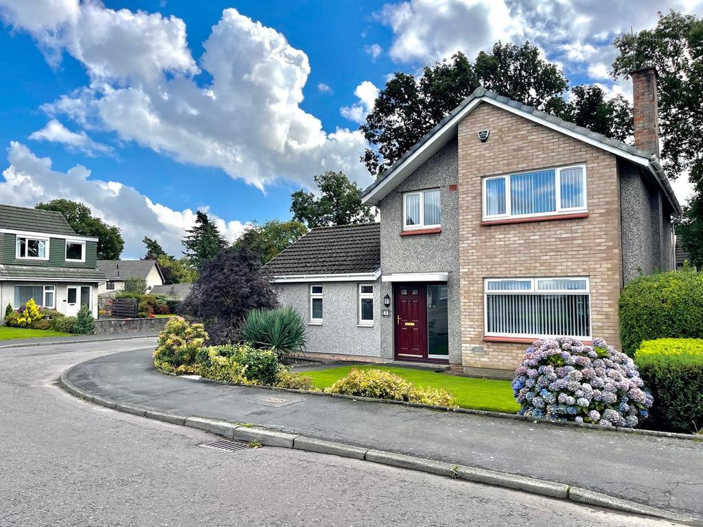 8 Lomond Place, Kinrossshire, Kinross, KY13 4 bed detached house for